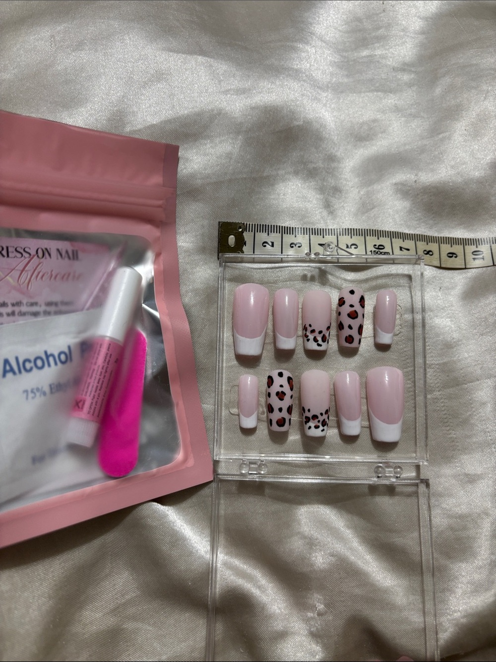 Press-On Nails - Picture 2 of 2
